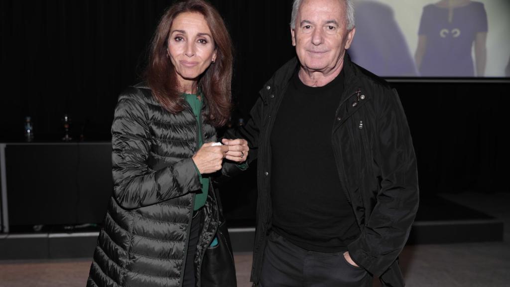 Víctor Manuel y Ana Belén durante el acto de Concha García Campoy.