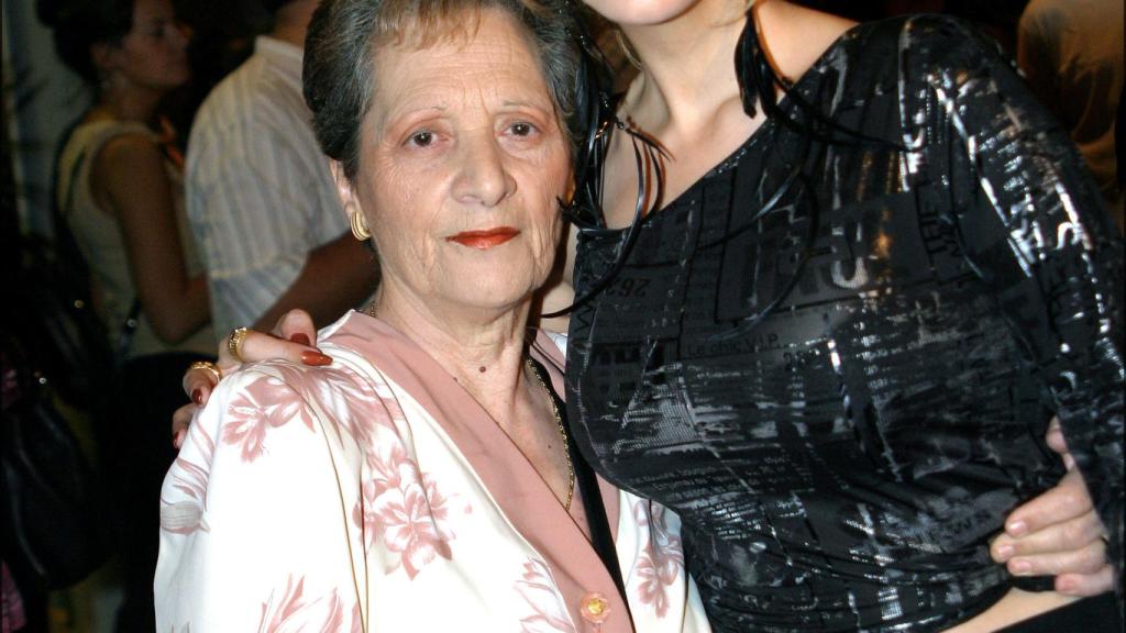 Tamara junto a su madre en 2004.