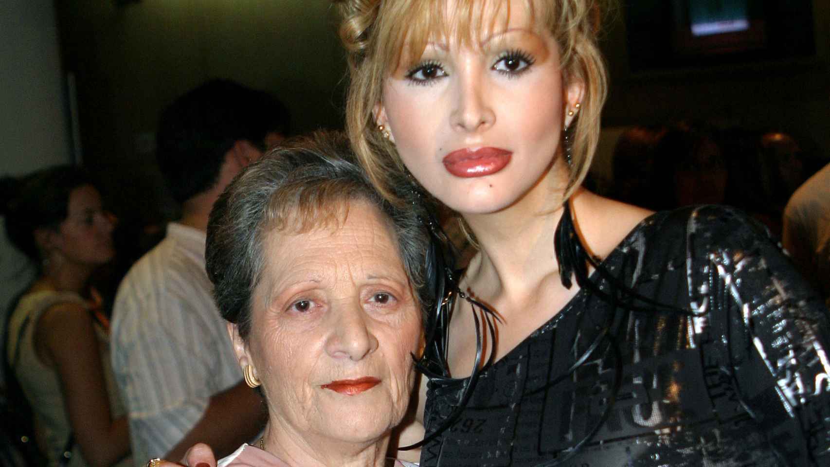 Tamara junto a su madre en 2004.