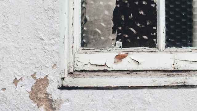 Cambiar las ventanas viejas ayuda a reducir la factura energética.
