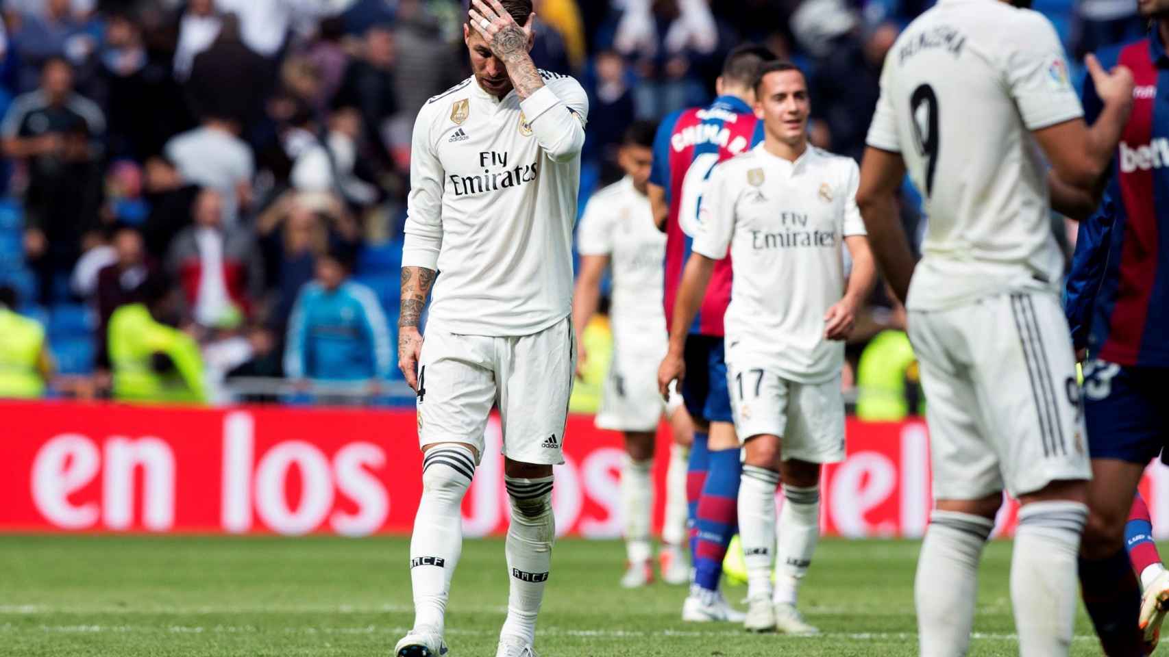 Sergio Ramos se lamenta tras la derrota ante el Levante.