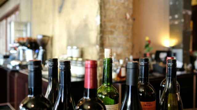 bar_bottles_cork_open_red_wine_restaurant_wine_wine_bottles-962574