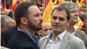 Santiago Abascal, junto a Albert Rivera en una manifestación en Barcelona.