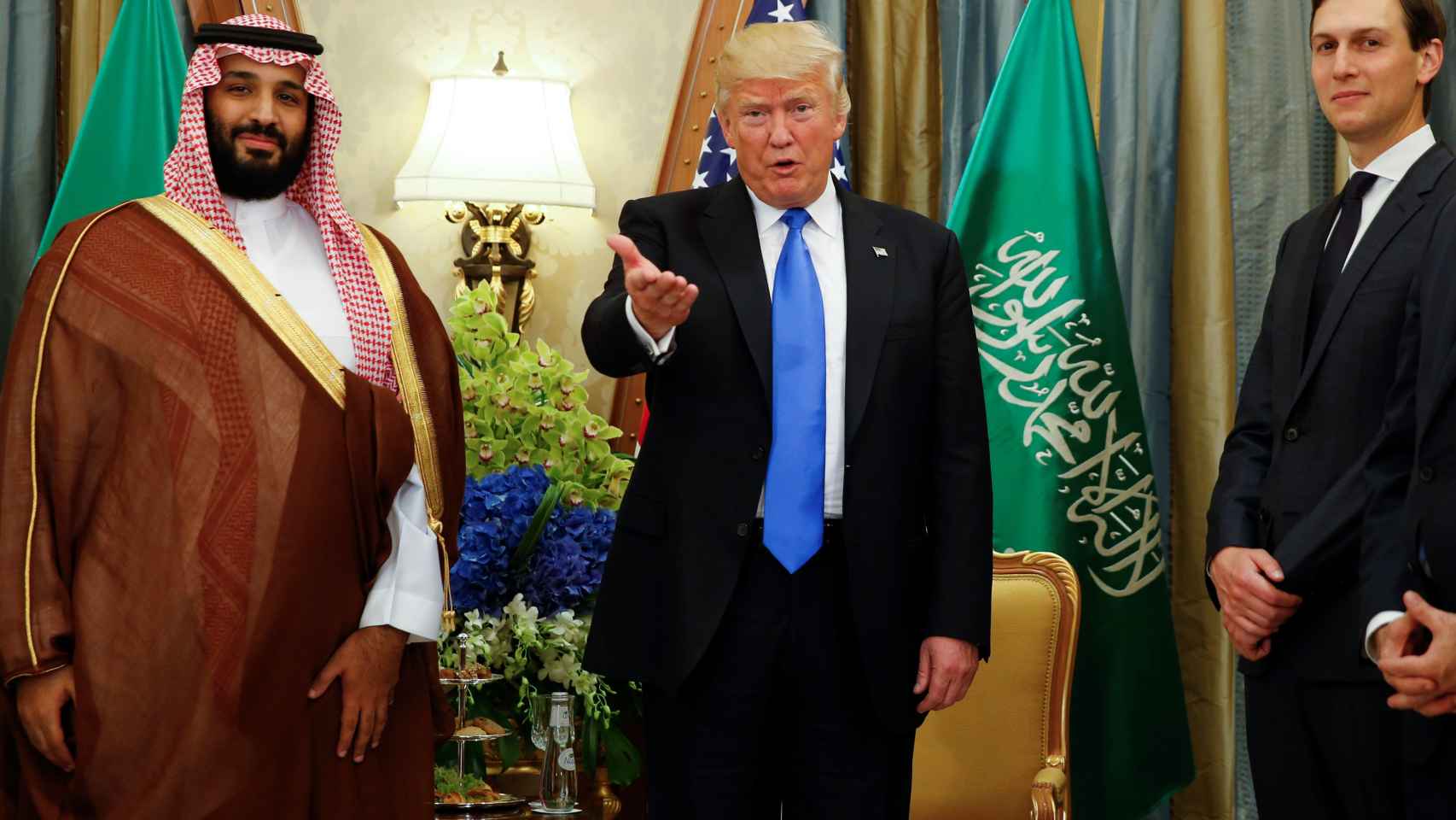 Mohamed bin Salman, Donald Trump y Jared Kushner en Riad.