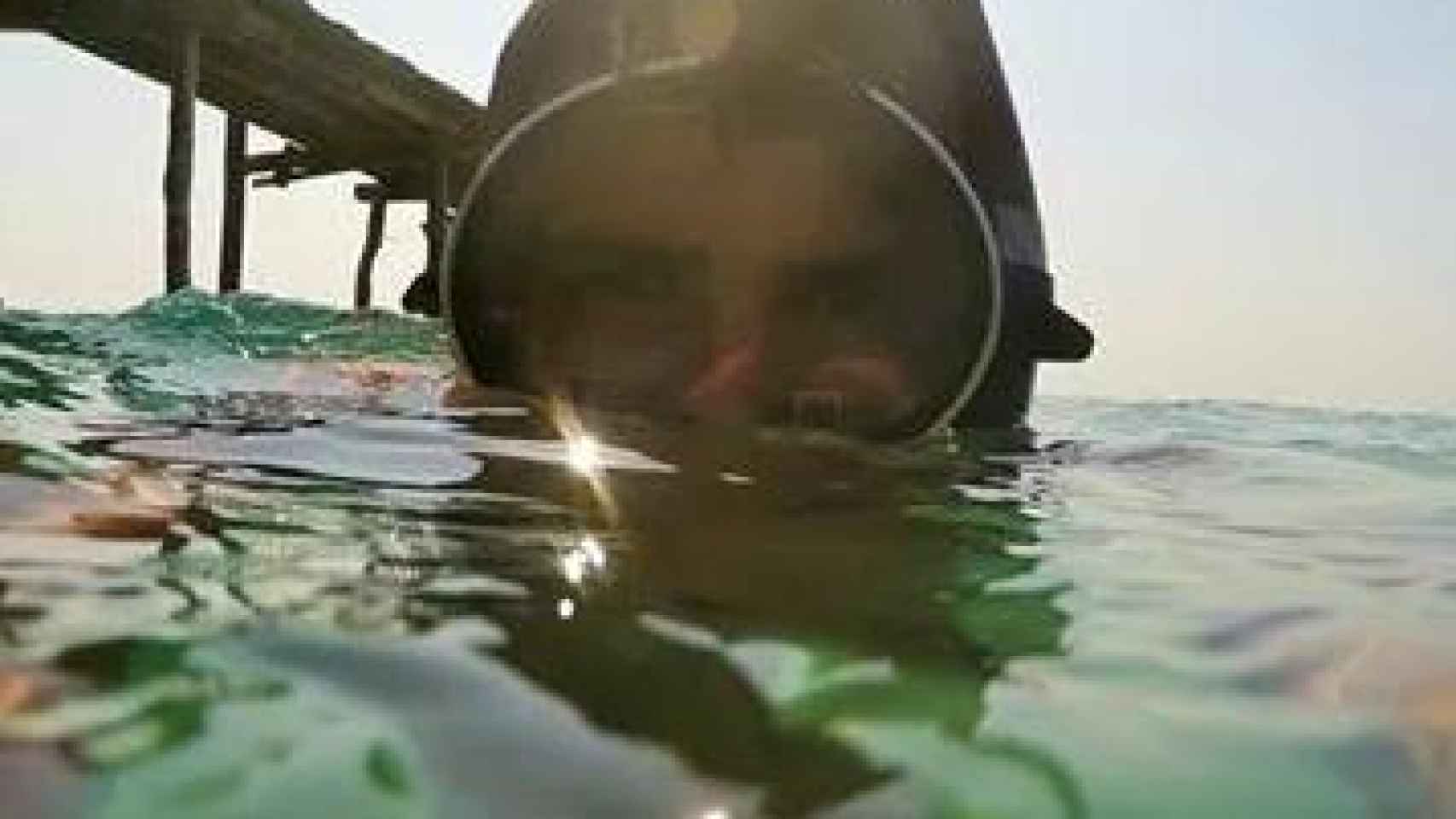 Fernando Raigal, sumergido dentro del agua durante una de sus múltiples misiones.
