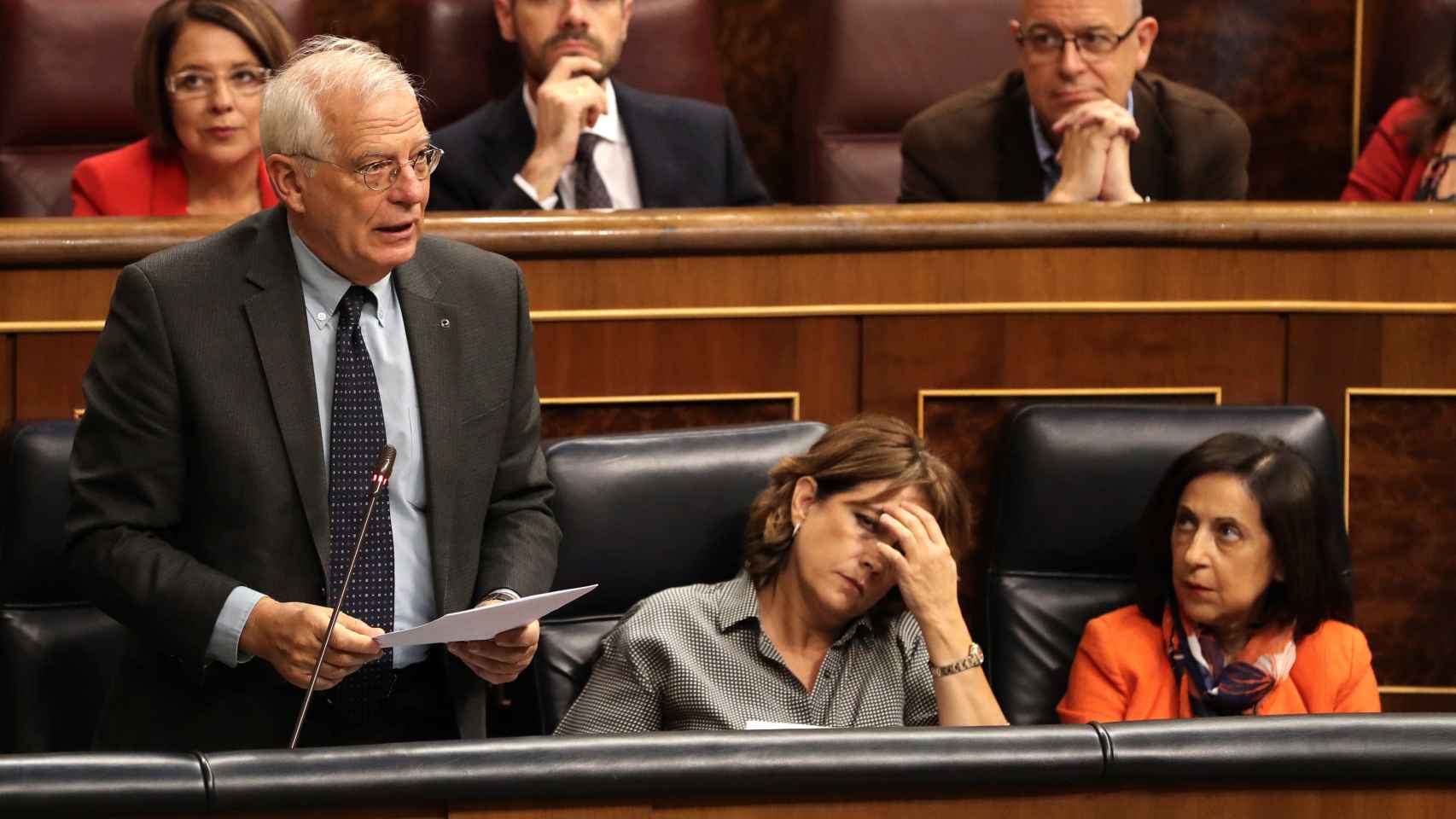 Borrell, Delgado y Robles en una sesión del control en el Congreso