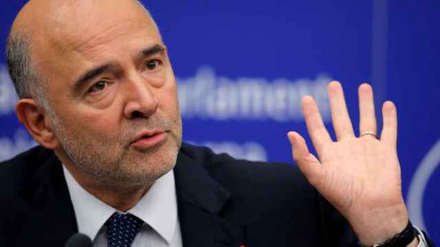 El comisario Moscovici, durante la rueda de prensa en la que se produjo el incidente