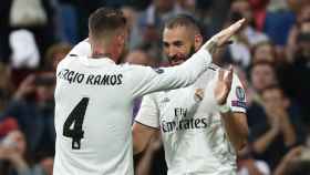 Benzema celebra su gol con Ramos.