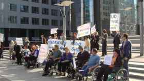 Protesta de European Polio Unión, ante la sede del Parlamento Europeo