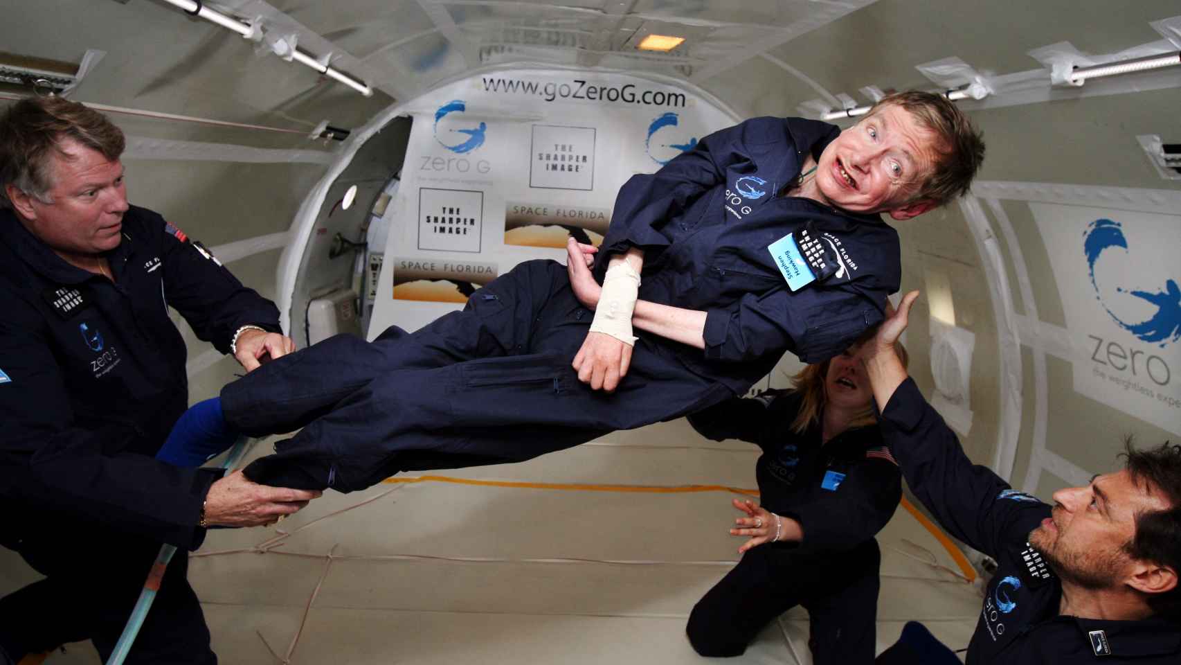 Stephen Hawking experimentando la gravedad 0 en 2007.