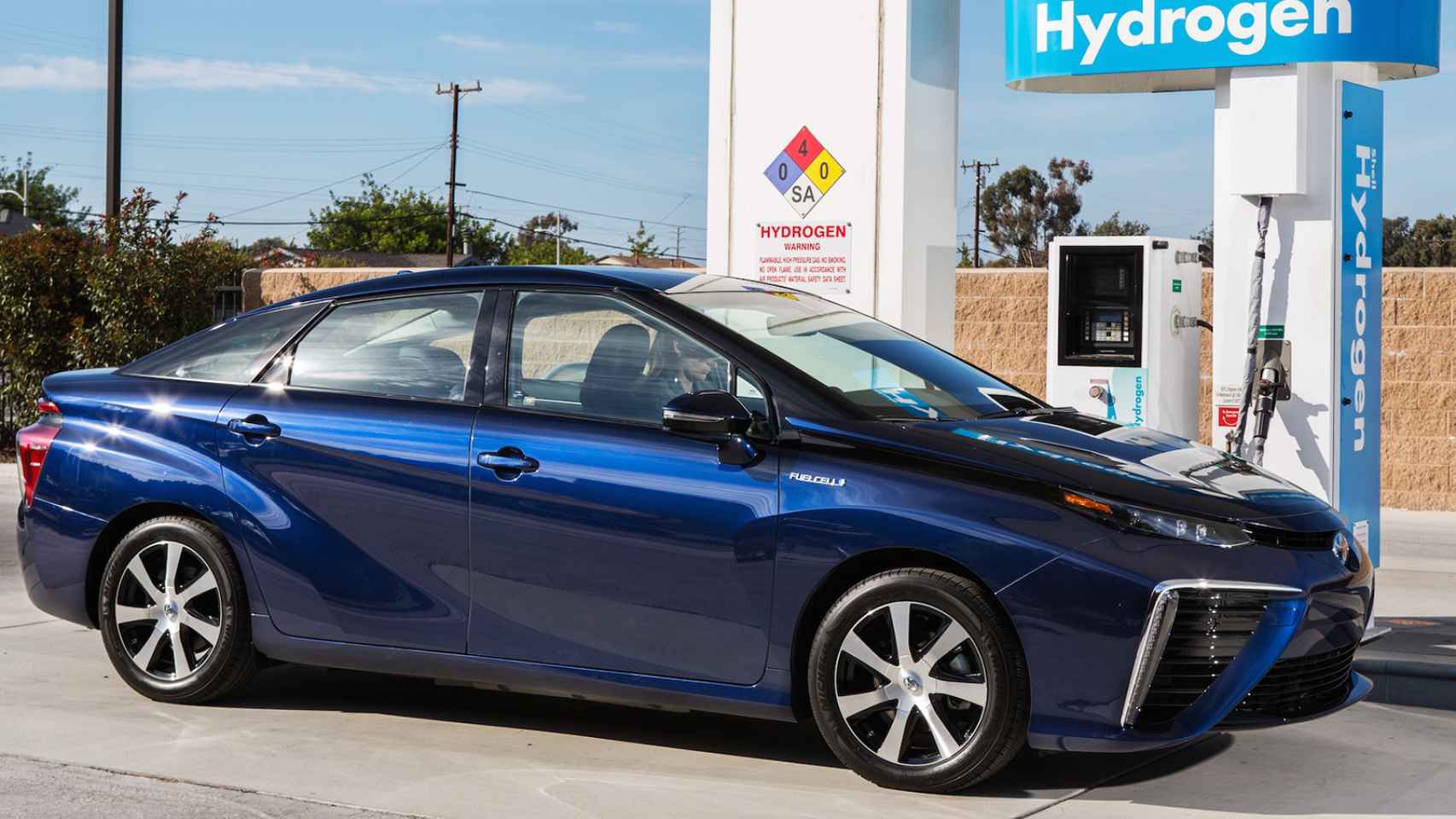 El Toyota Mirai incorpora tecnología de pila de combustible y tecnología híbrida.