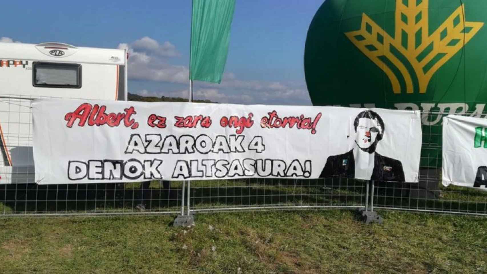 Pancarta exhibida en el Nafarroa Oinez 2018, celebrado en Alsasua.