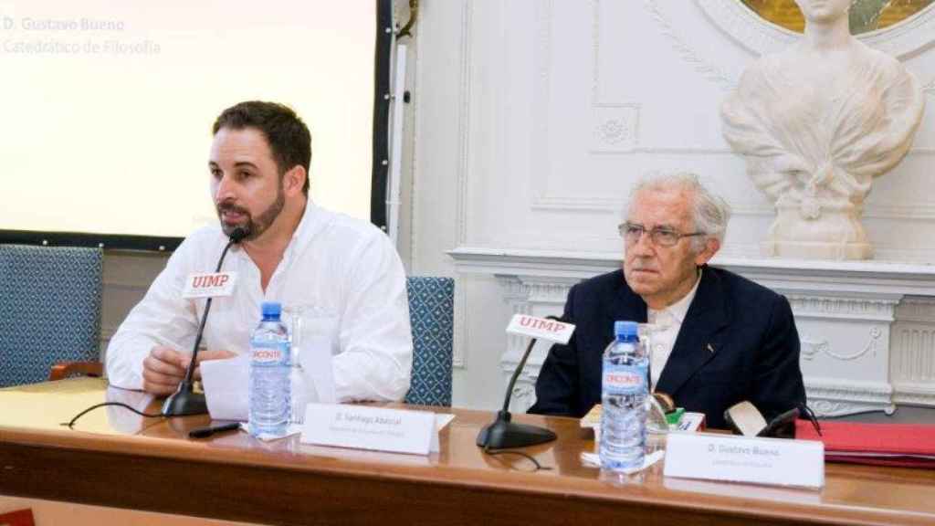 Santiago Abascal y Gustavo Bueno en la Escuela de Verano de Denaes en 2012.