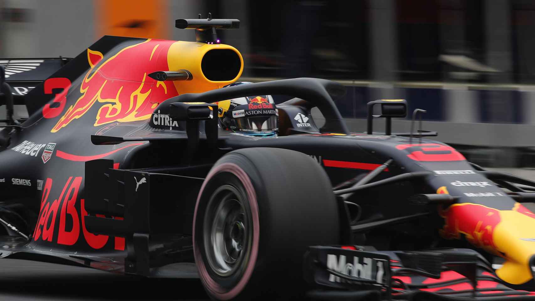 Ricciardo en su coche de Red Bull