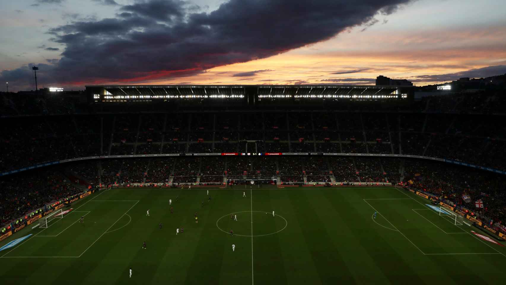 El Camp Nou, durante El Clásico