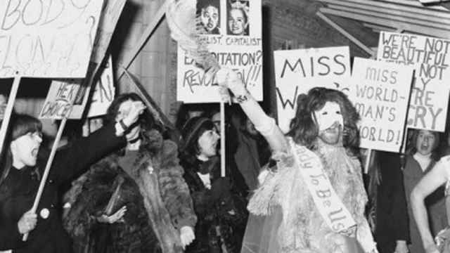 Las protestas feministas contra la cosificación de la mujer en Miss Mundo 1970.