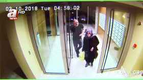 Jamal Khashoggi y su prometida, Hatice Cengiz, el 2 de octubre, día del asesinato.