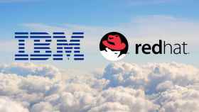 Los logos de IBM y Red Hat en una imagen de archivo.