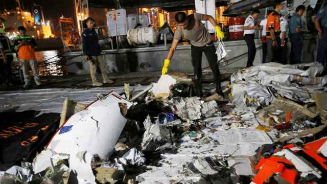 Restos del avión de Lion Air estrellado en Indonesia.
