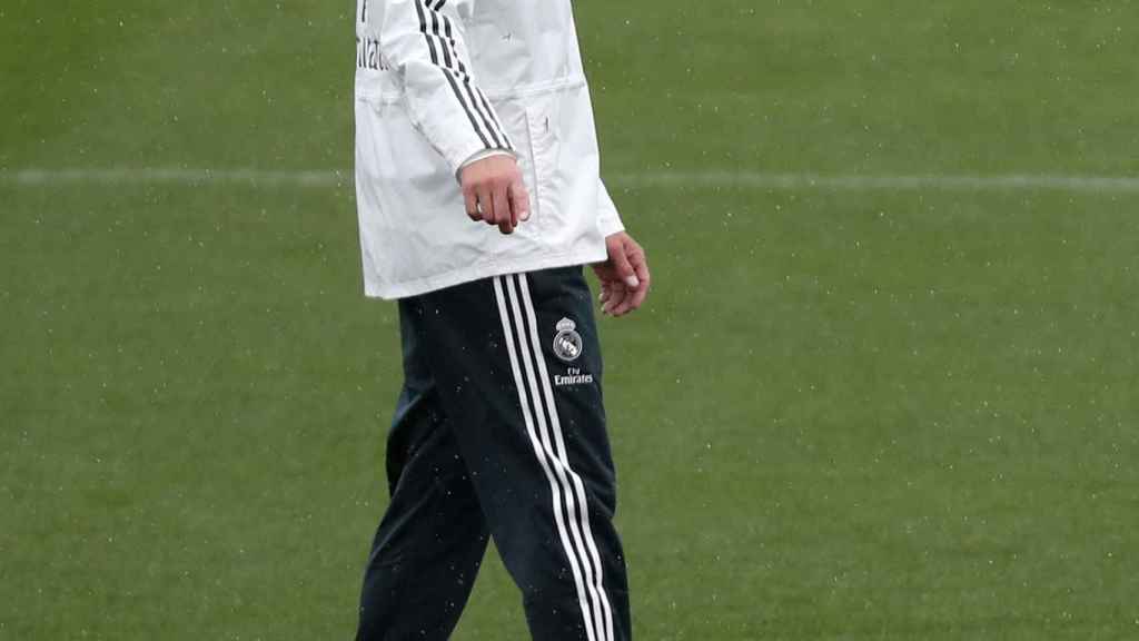 Solari dirige un entrenamiento del Real Madrid