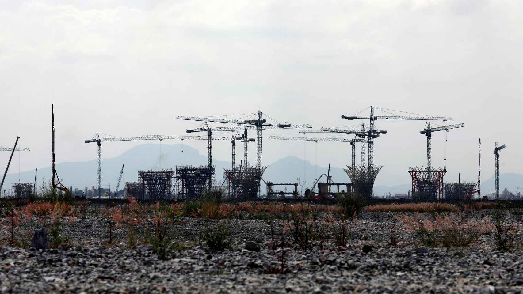 El aeropuerto de Toxoco en construcción.