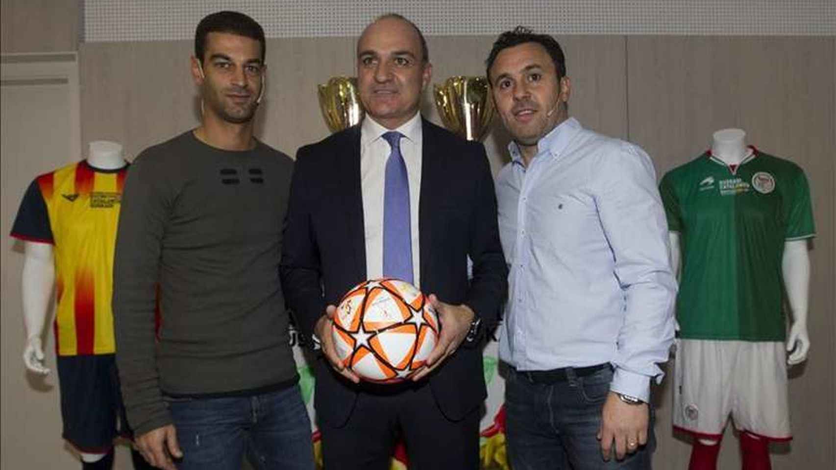 Andreu Subies junto a Gerard y Sergio, ambos exjugadores del Barcelona.