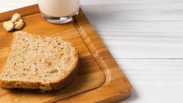 Cuidado con el pan y la leche: quizá sean menos saludables de lo que parecen.