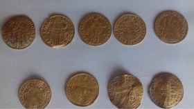 Algunas de las monedas de oro halladas en el Danubio.