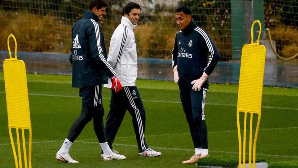 Keylor y Courtois junto a Solari en un entrenamiento del Real Madrid