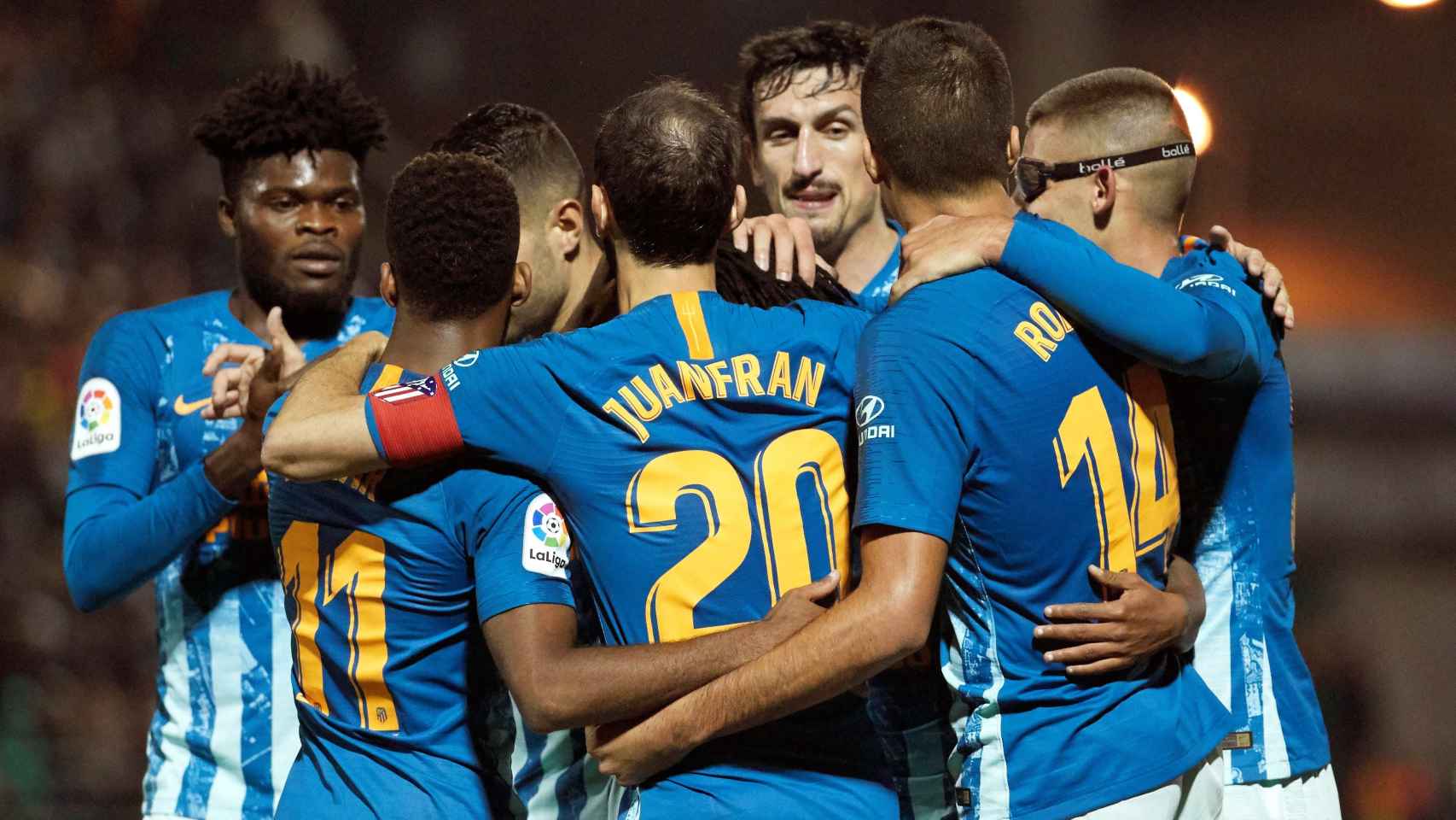 Los jugadores del Atlético de Madrid celebran el gol del triunfo ante el Sant Andreu en el partido de ida