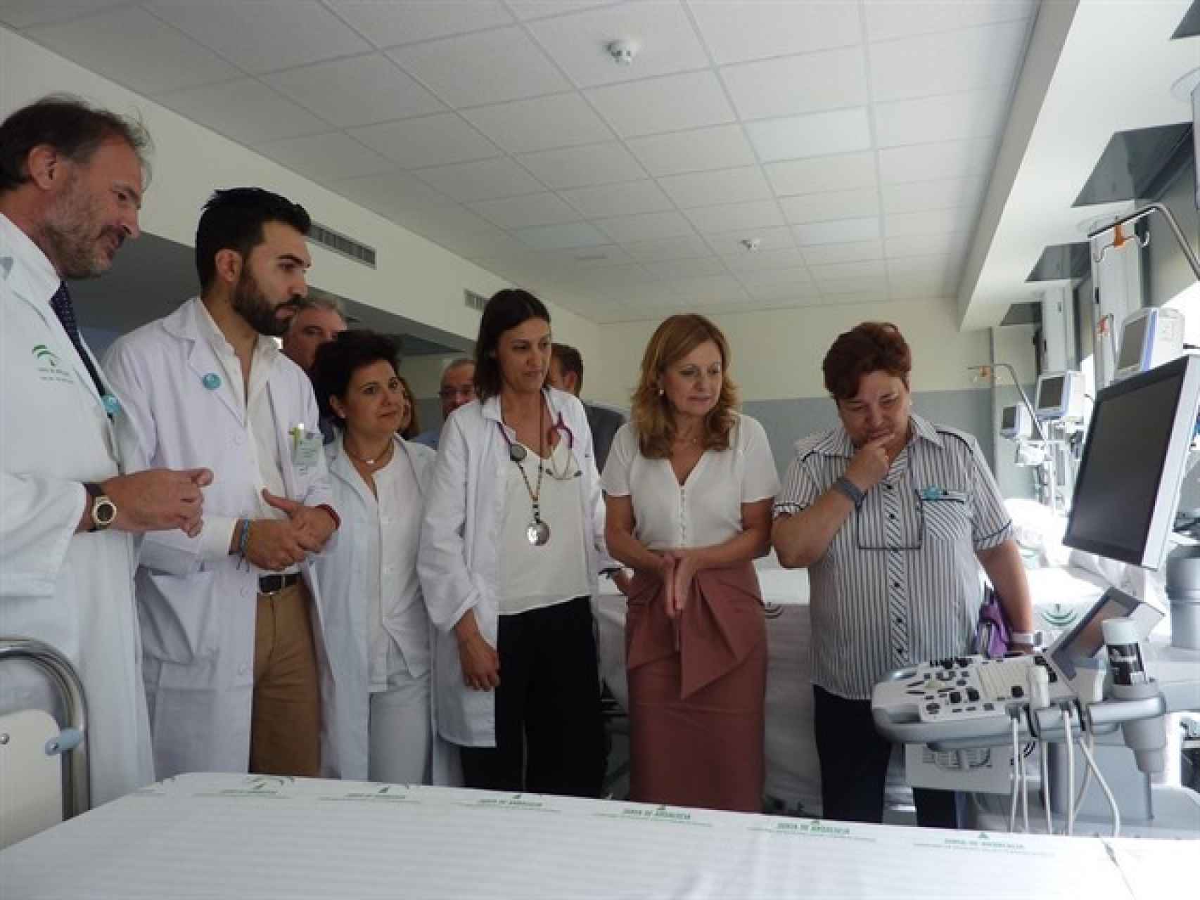 La consejera de Salud, Marina Álvarez, durante la inauguración de la unidad de ictus del hospital Juan Ramón Jiménez de Huelva.
