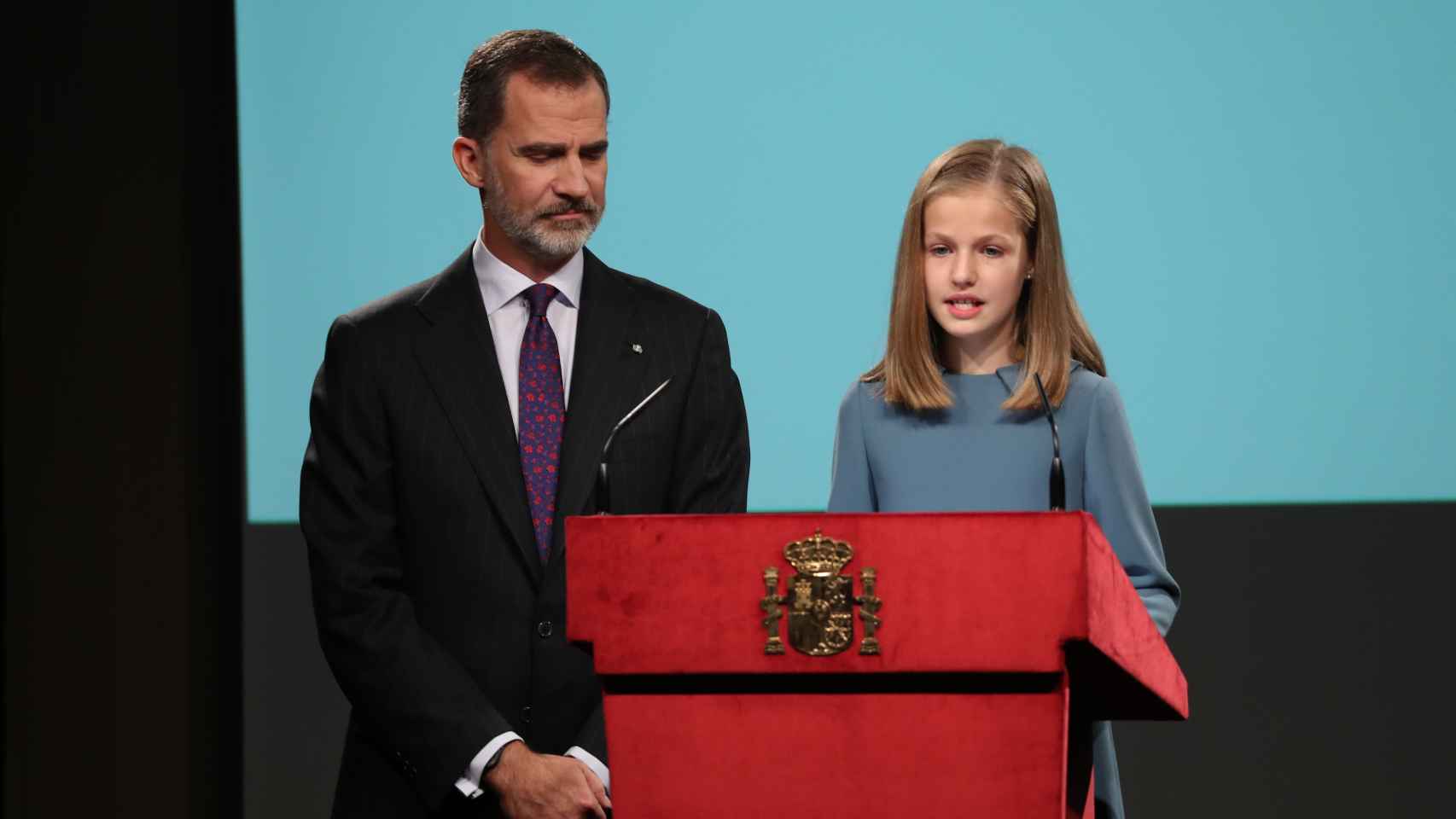 Leonor junto a su padre pronunciando sus primeras palabras en público.