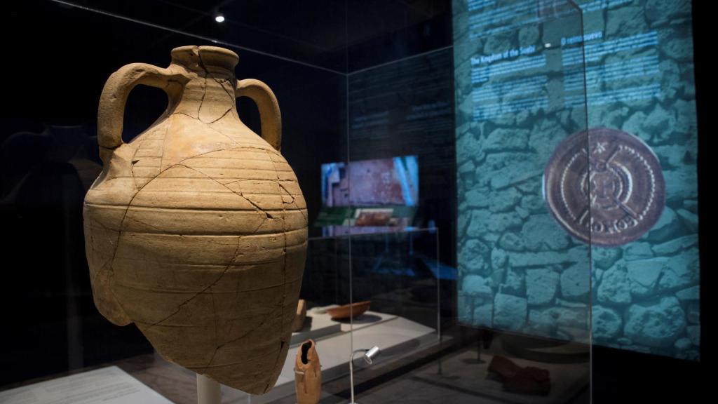 Ánfora para vino del Mediterraneo oriental hallada en Galicia, lo que demuestra las conexiones culturales entre ambos extremos.