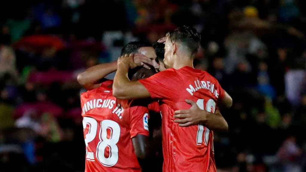 Los jugadores del Real Madrid celebran el segundo gol ante el Melilla