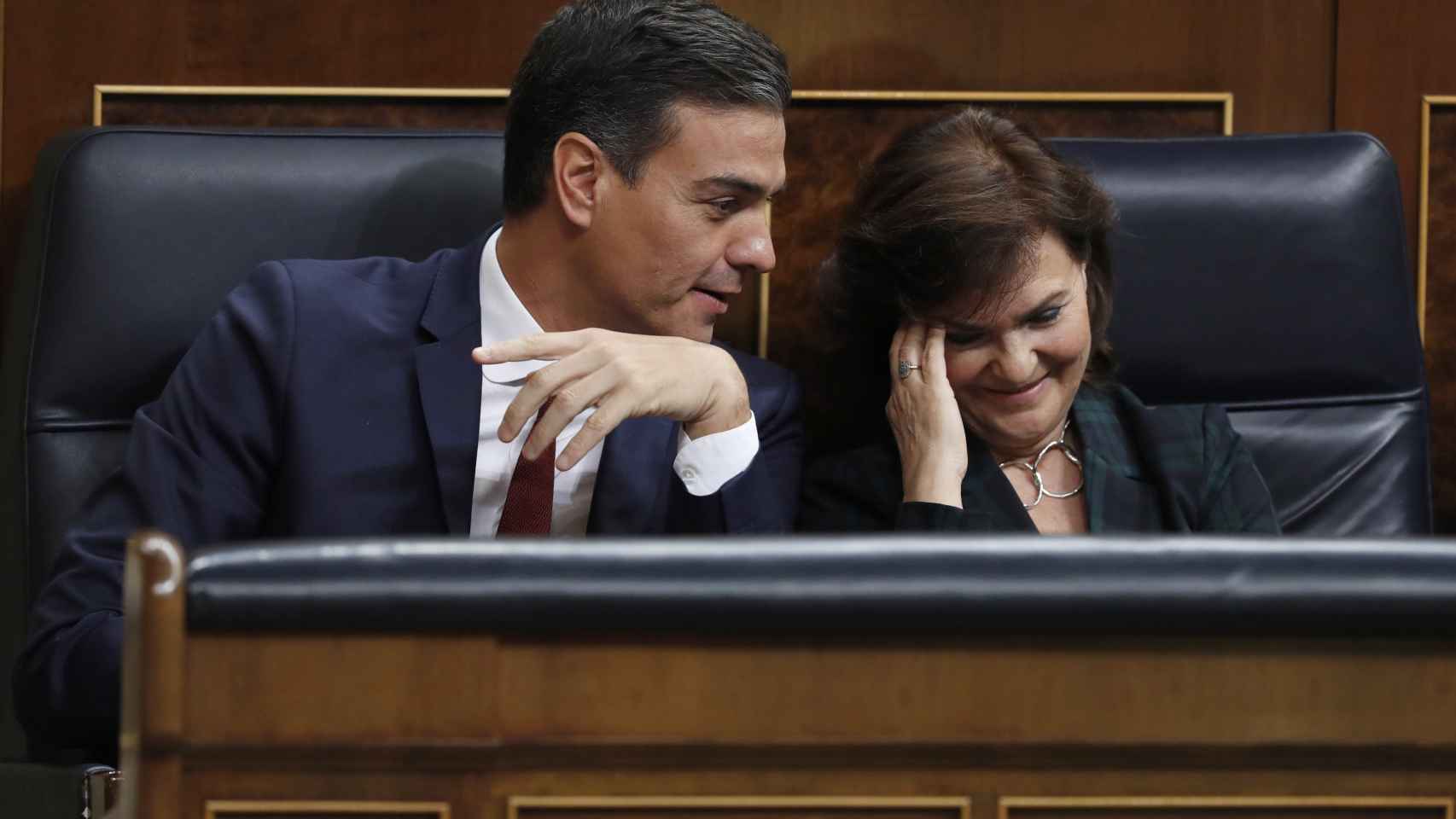 Pedro Sánchez, junto a la vicepresidenta del Gobierno, Carmen Calvo, la semana pasada en el Congreso.