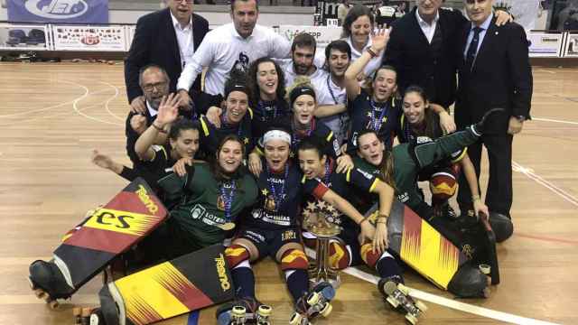 La selección española femenina de hockey sobre patines, campeona de Europa. Foto: Twitter (@FedPatinaje)