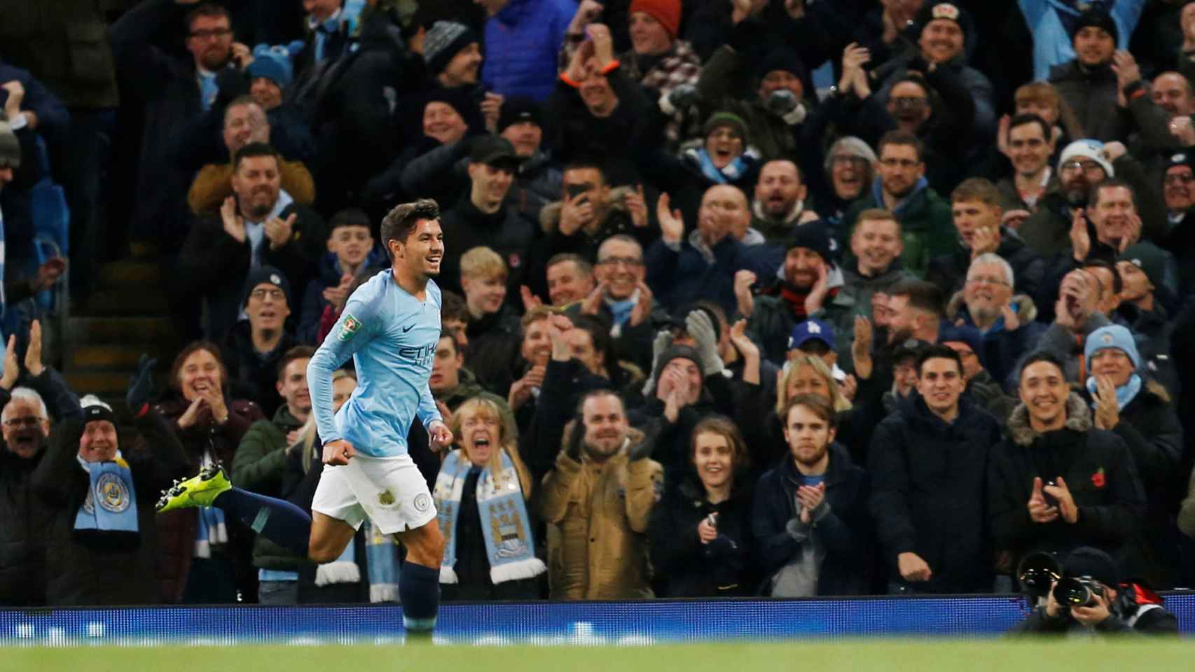 Brahim Díaz celebra un gol ante la afición del Manchester City
