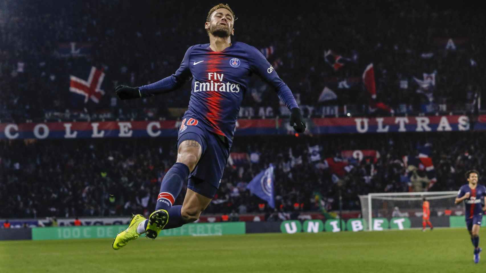 Neymar celebra un gol ante el Lille