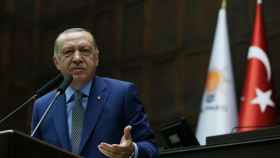 Recep Tayyip Erdogan interviene en el Parlamento de Turquía, en Ankara.