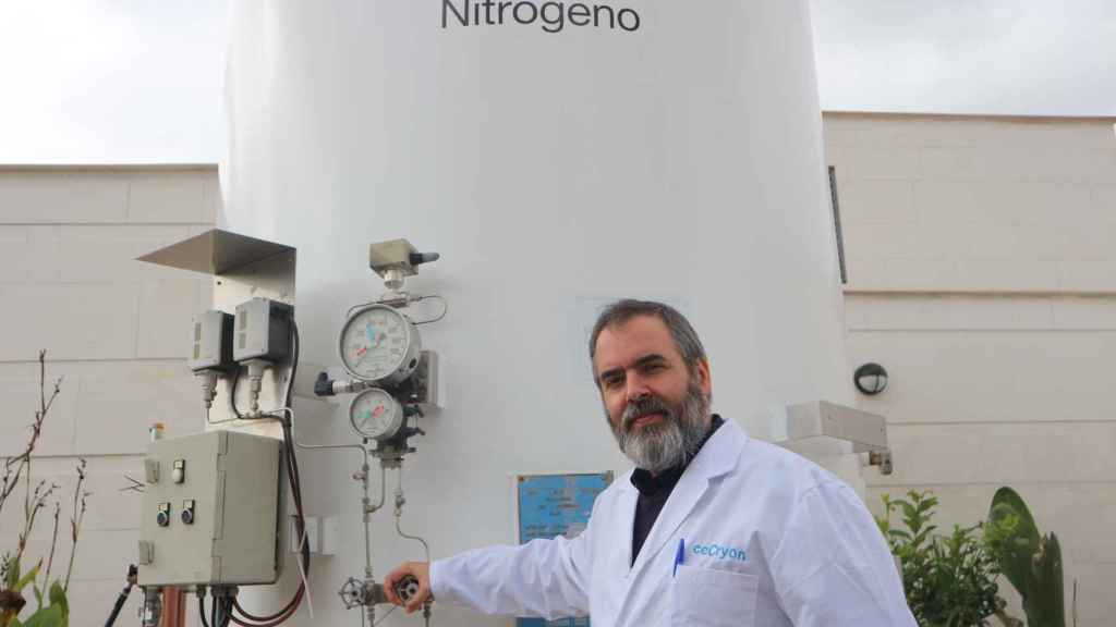 Albert Estrada es el jefe de servicio médico del primer centro de criogenización en Europa.