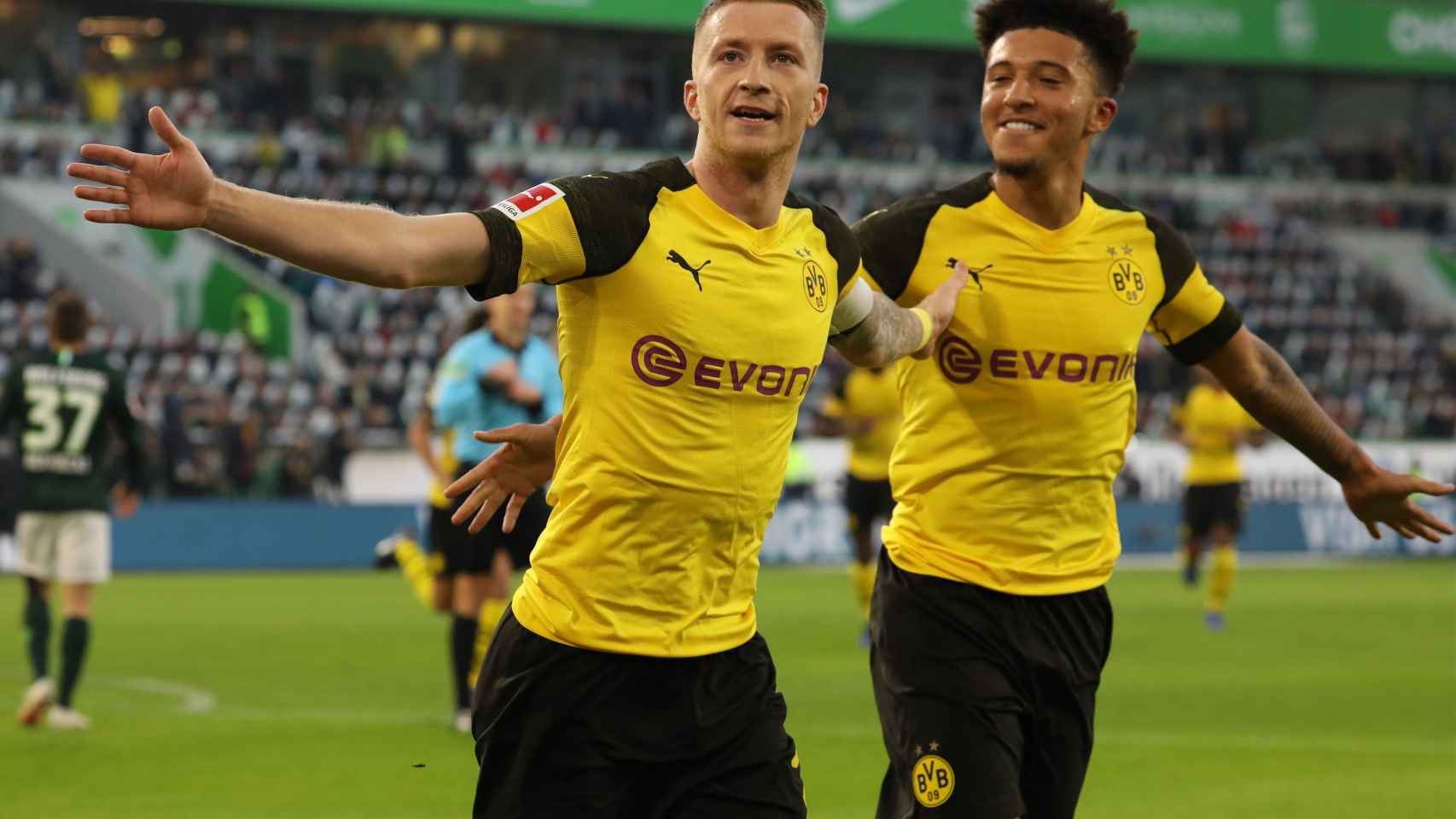 Reus celebra un gol con el Dortmund
