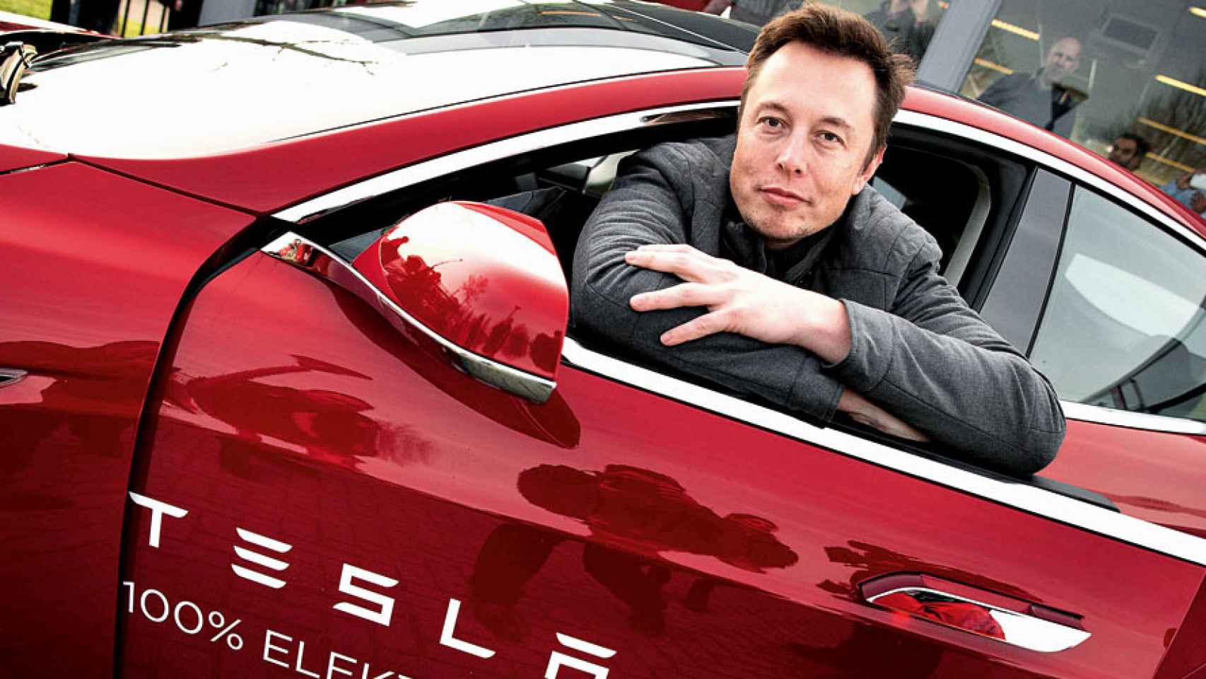 Musk en un Tesla.