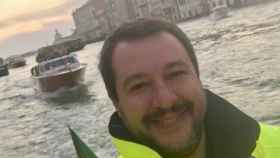 El polémico 'selfie' de Salvini.