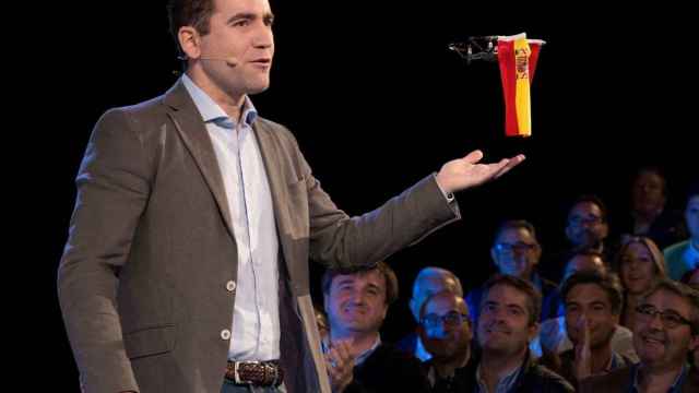 El PP convierte la bandera de España en Robocop