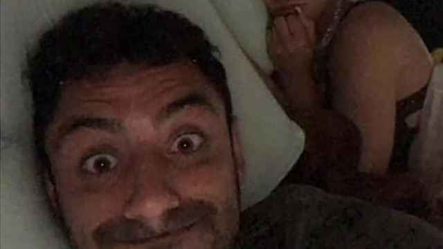 Daniel Correa en la cama con la esposa de su presunto asesino