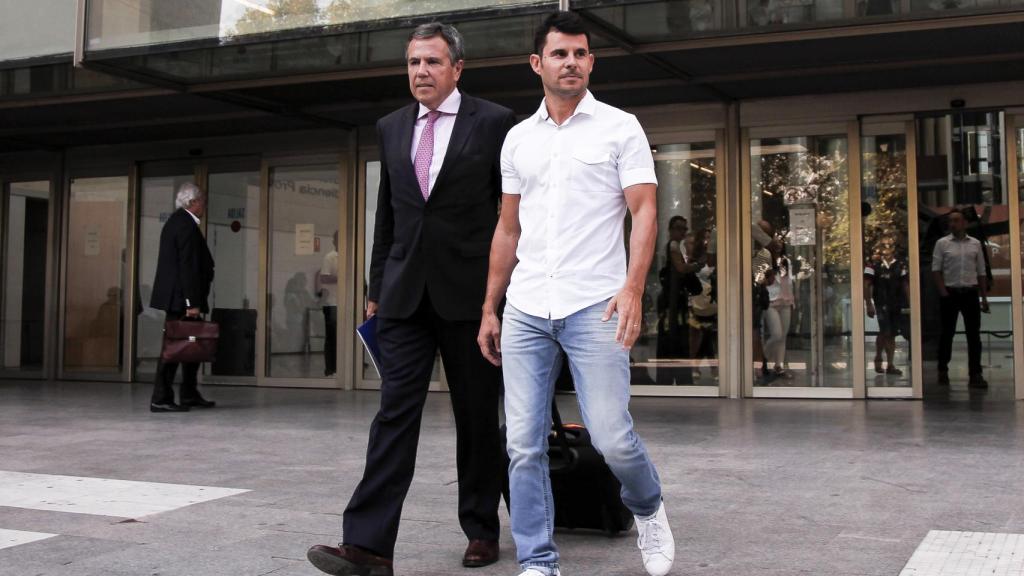 Fernando Osuna y Javier Santos saliendo del juzgado.