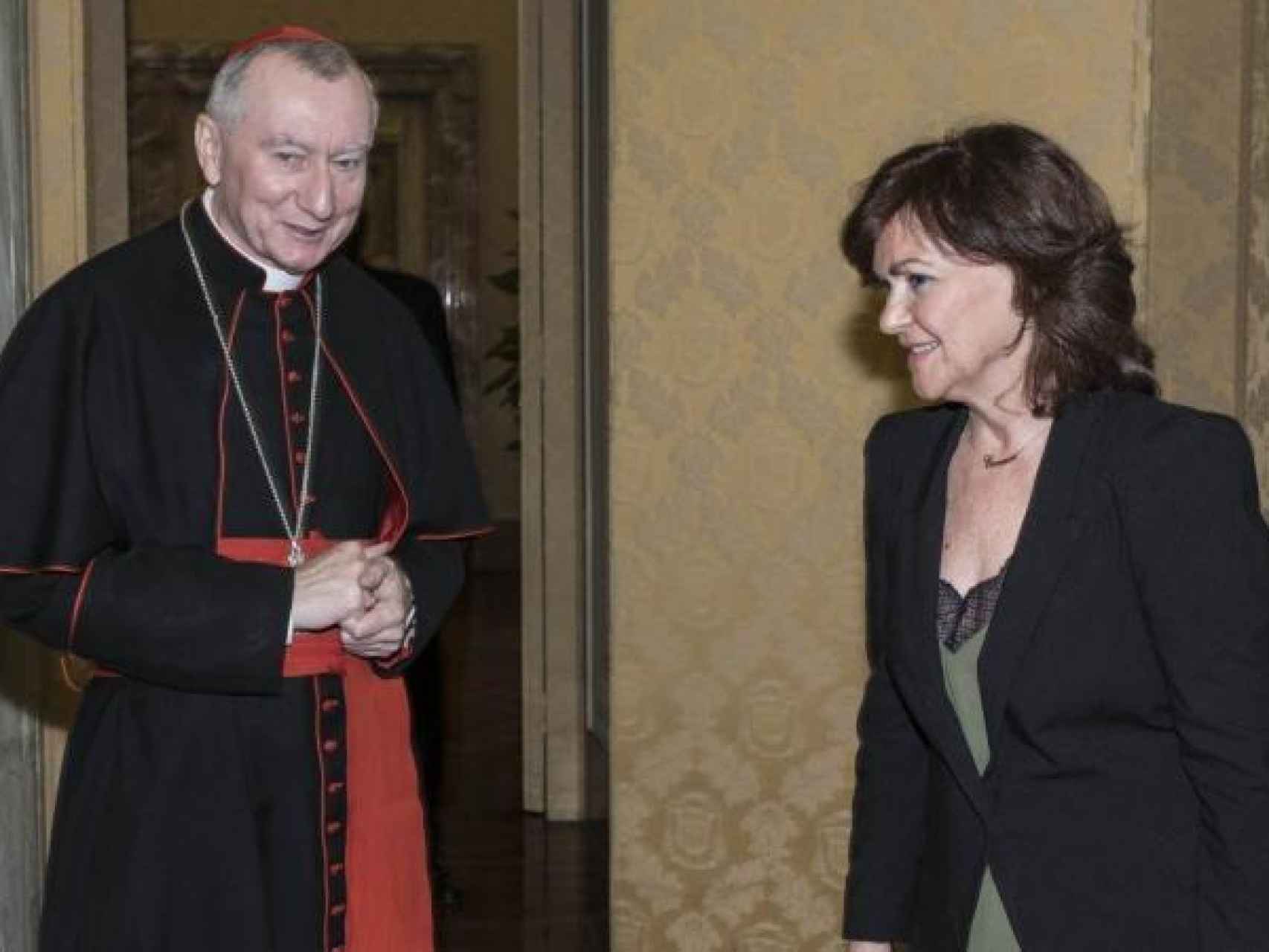 La vicepresidenta del Gobierno, Carmen Calvo, y el secretario de Estado vaticano, Pietro Parolin, durante la reciente visita de la dirigente socialista a la Santa Sede.