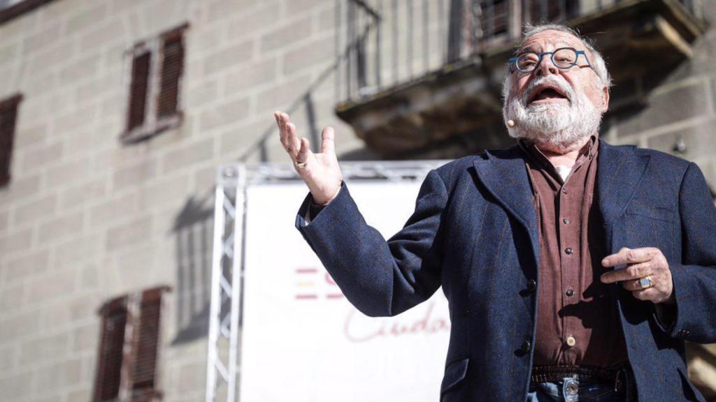 Fernando Savater, durante un mitin en Alsasua.
