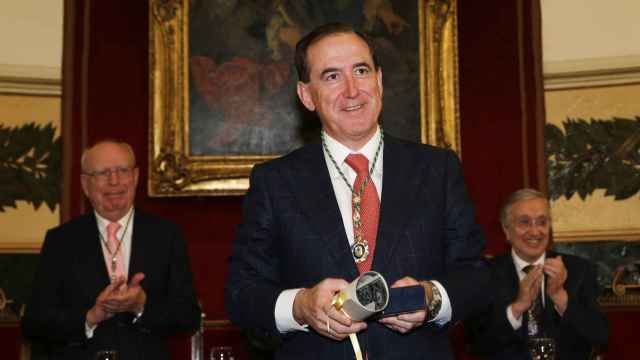 Antonio Huertas recibe la medalla de honor de la Real Academia Nacional de Medicina