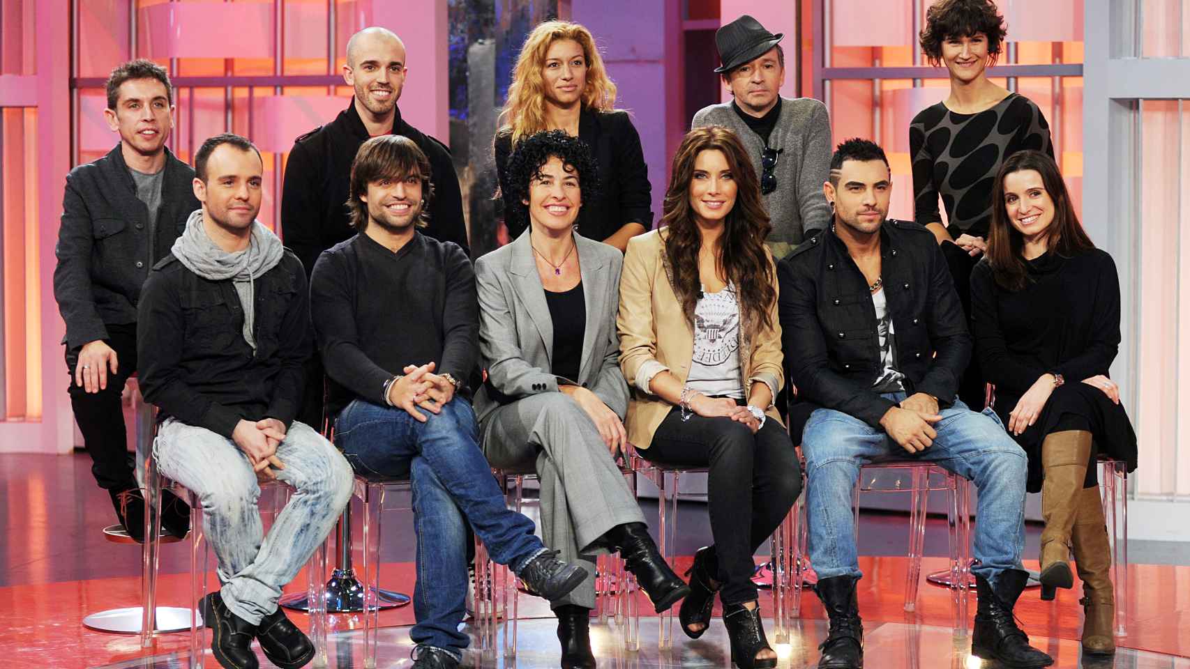 Pilar Rubio junto a Nina, Manu Guix y otros componentes de 'OT' en 2011.